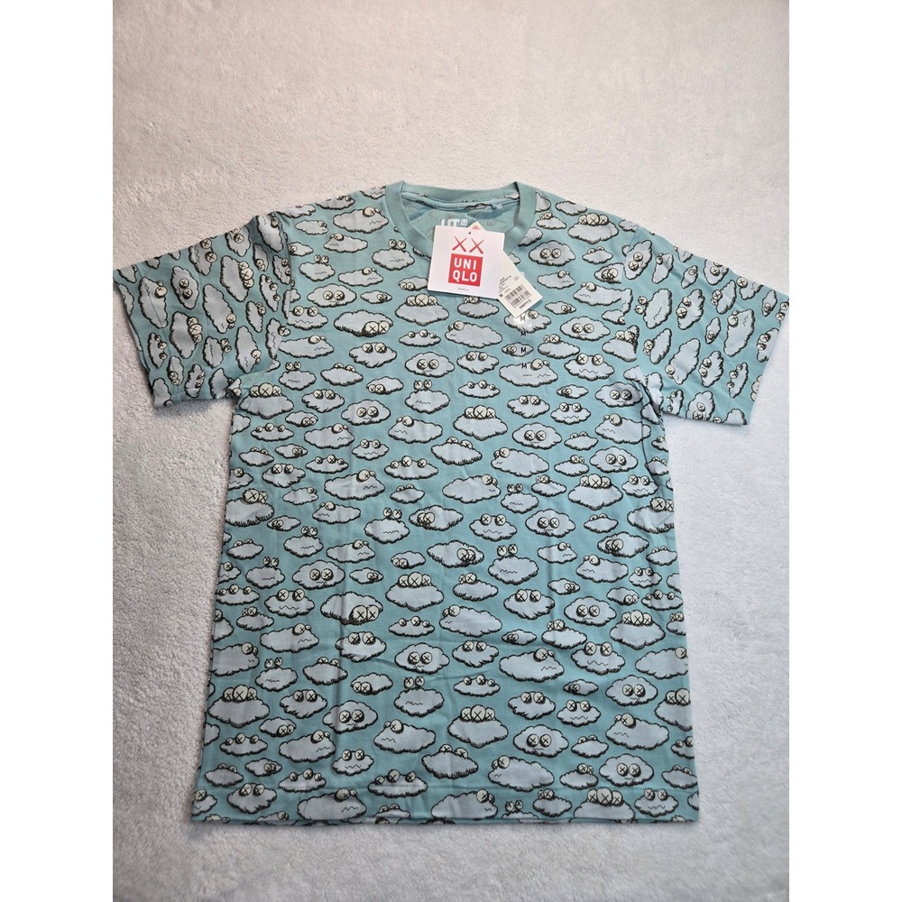 Uniqlo UT KAWS Cloud All Over Print T-Shirt Light Blue Green Mens Medium NWT